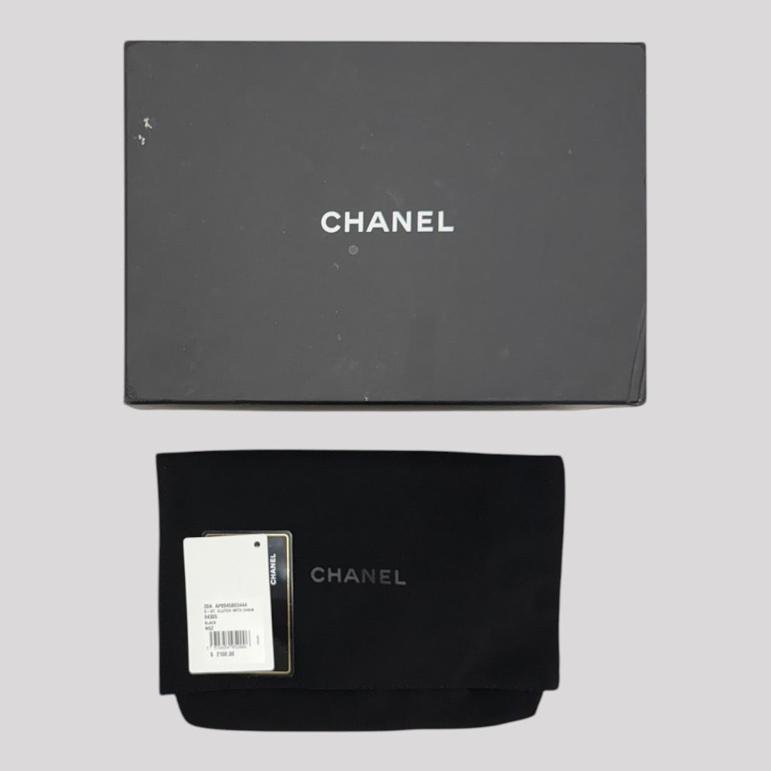 Chanel 19 shearling Round Clutch