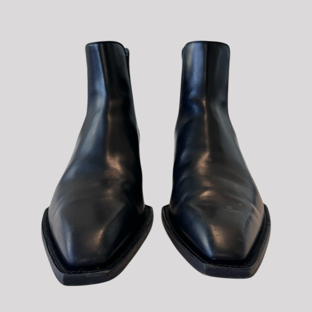 Louis Vuitton Chelsea LV Flex Leather Boots