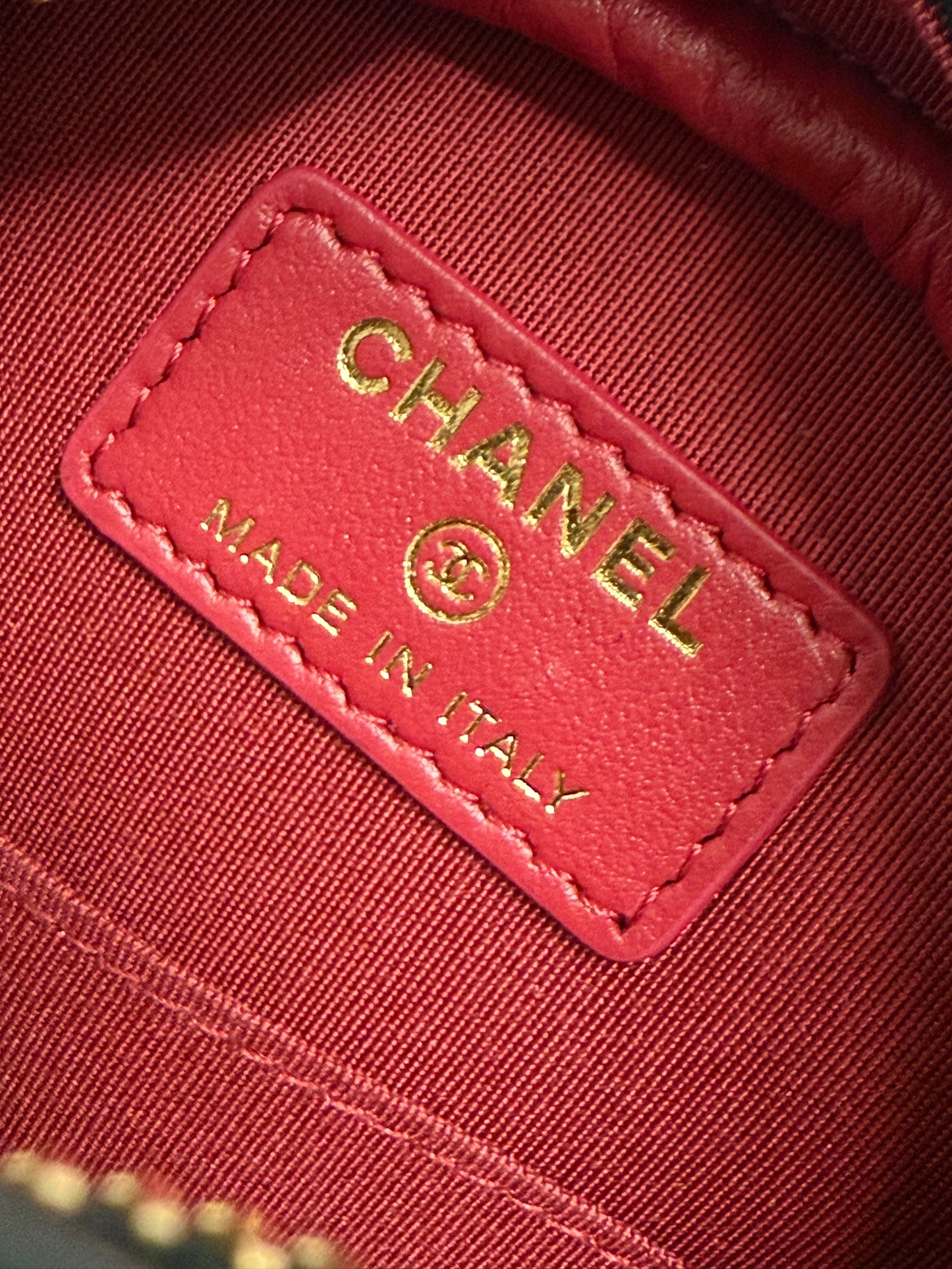 Chanel 19 shearling Round Clutch