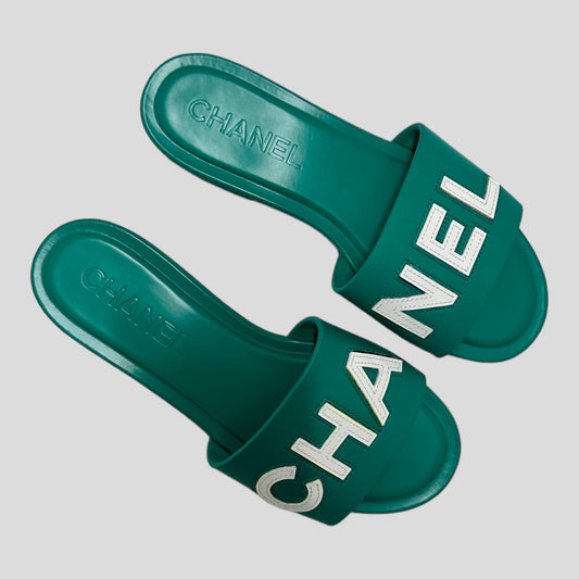 Chanel 23P Green White Leather CC Logo Sandal